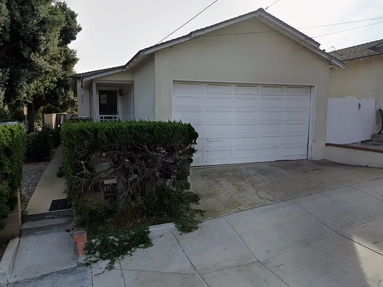 558 8th St — Photo 1