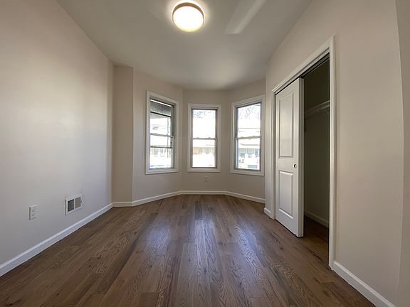 5th image of 157 Bayview Ave Floor 1