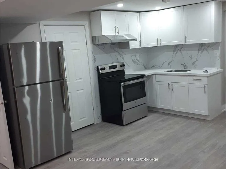 116 Red River Cres #LOWER — Photo 6