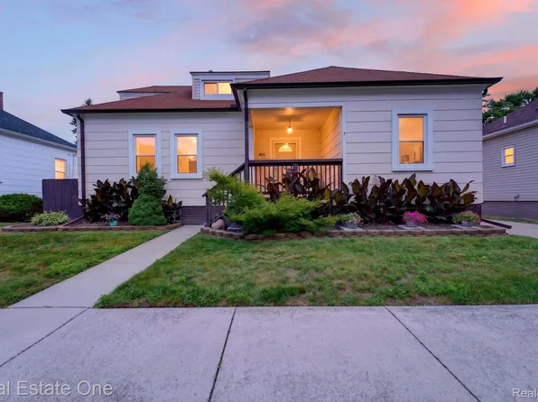 466 Spruce St, Wyandotte, MI 48192