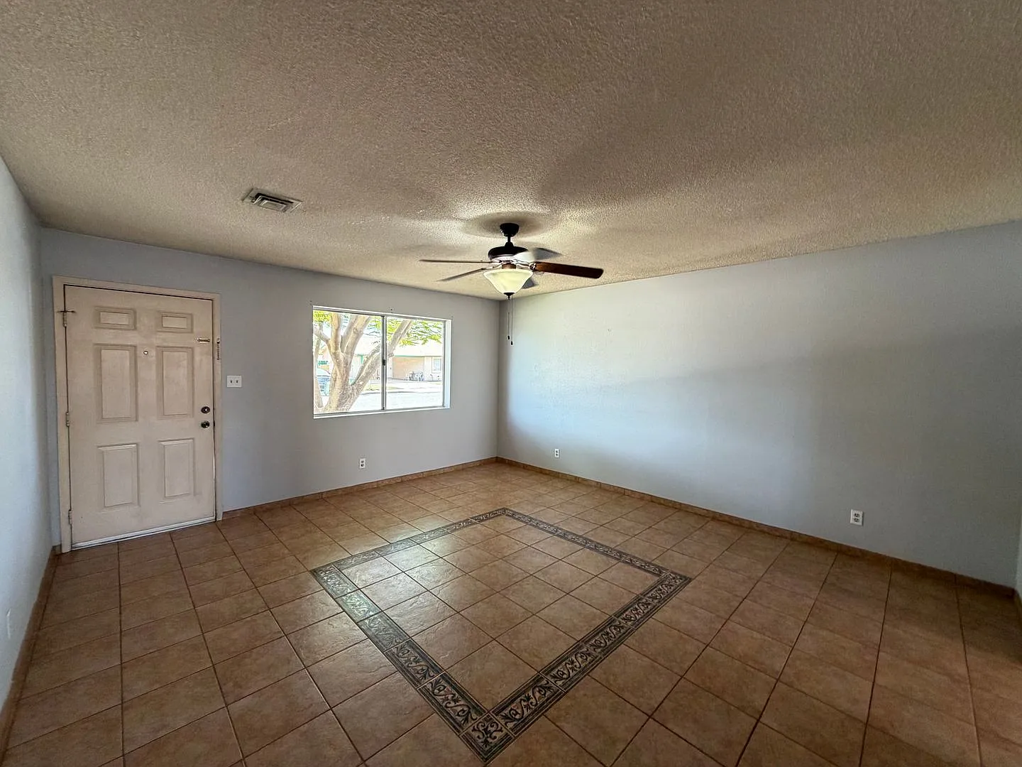 3 Bed 2 Bath Home In Town! — Photo 4
