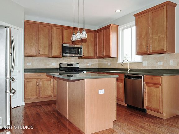 3rd image of 12517 Blue Iris Ln