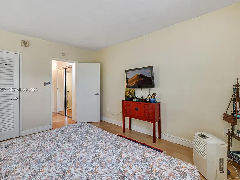 1300 Lincoln Rd #B402 — Photo 16