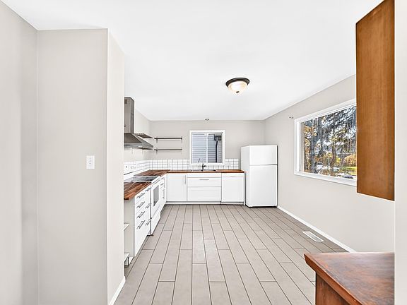 4th image of 12217 88th St NW