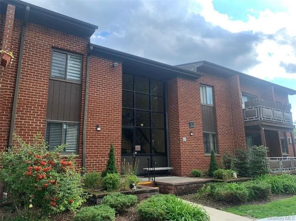 12 Charles Ln APT 2B