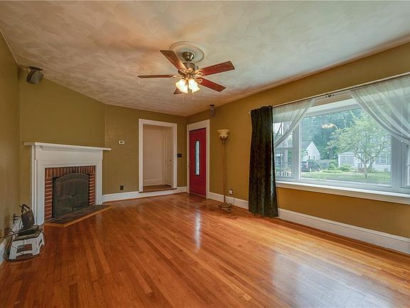 5th image of 410 Burleigh Ave