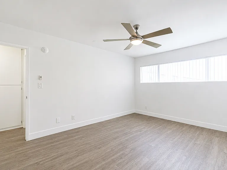 2233 S Ridgeley Dr #303 — Photo 15