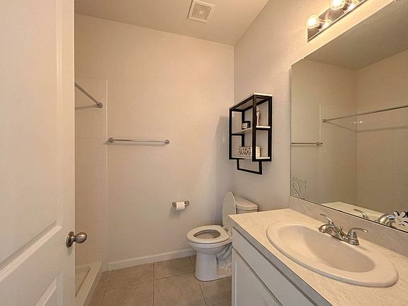 5th image of 2617 Magnolia Ave