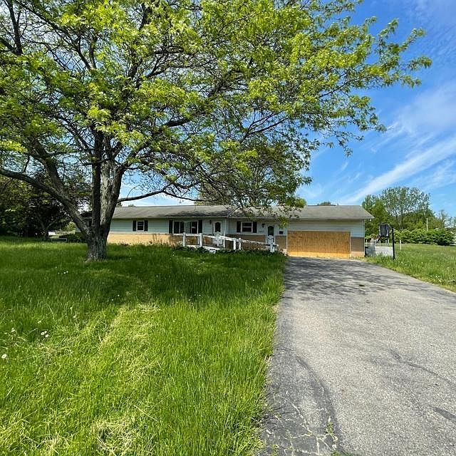 1st image of 3913 Oakmont Ln NE
