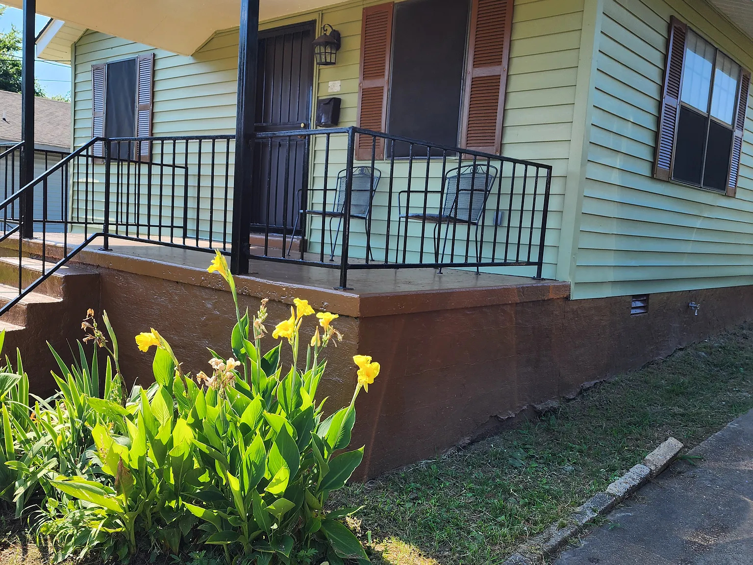 733 Lane Ave — Photo 2