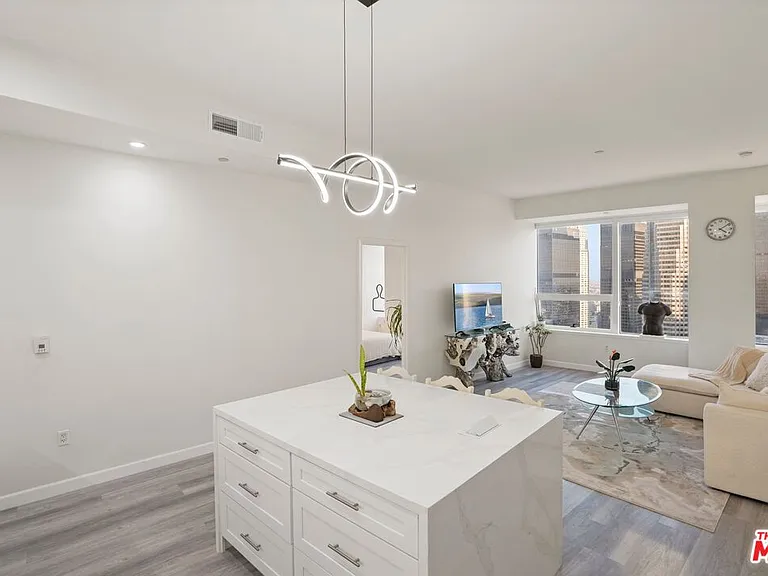 1100 Wilshire Blvd #3307 — Photo 7