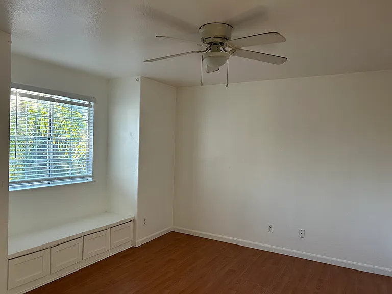 107 N Helm Ave — Photo 12