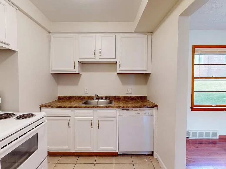 3239 Silsby Rd — Photo 6