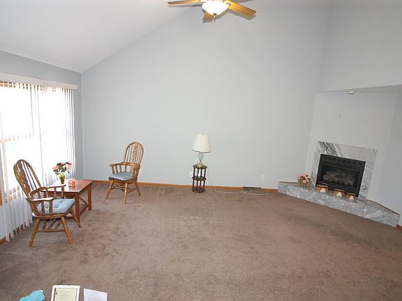 3rd image of 1485 Stonefield Dr