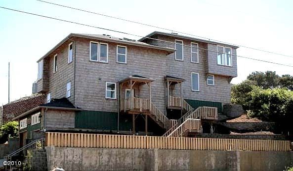 1st image of 225 NW Brook St Unit B