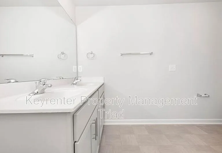 1122 Banworth Ct — Photo 12