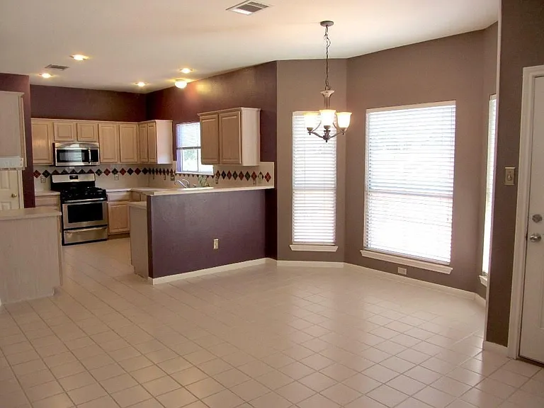 1815 Hickory Ridge Cv — Photo 9