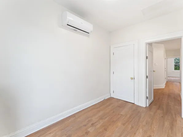 114 Oak Street image 34 of 41