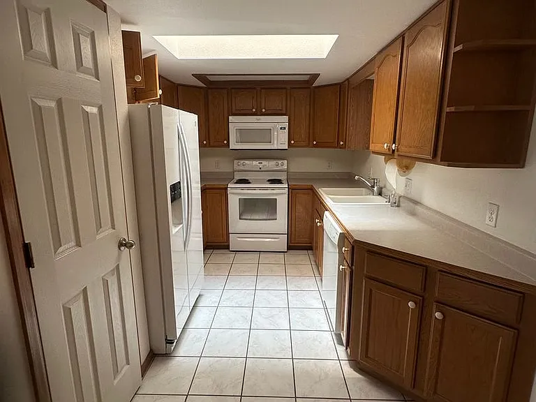 2838 Grand Falls Cir #B — Photo 6