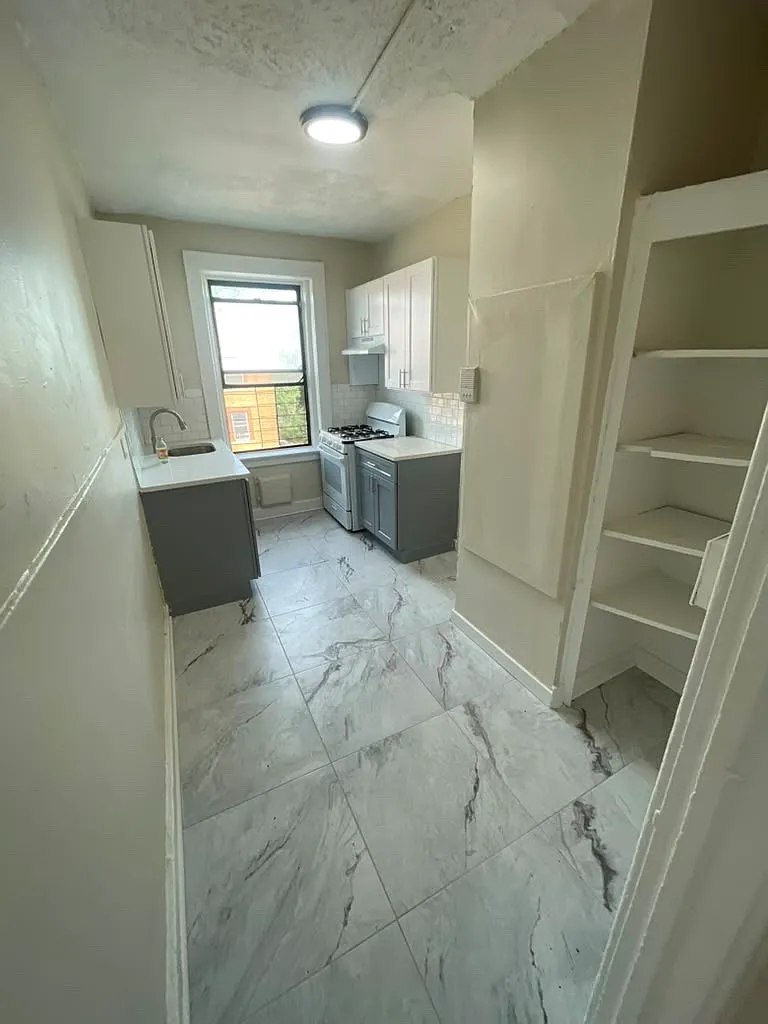 3 bed, $2,095 — Photo 1