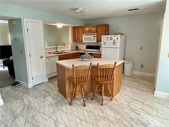 2nd image of 1230-1230 Sunset Dr