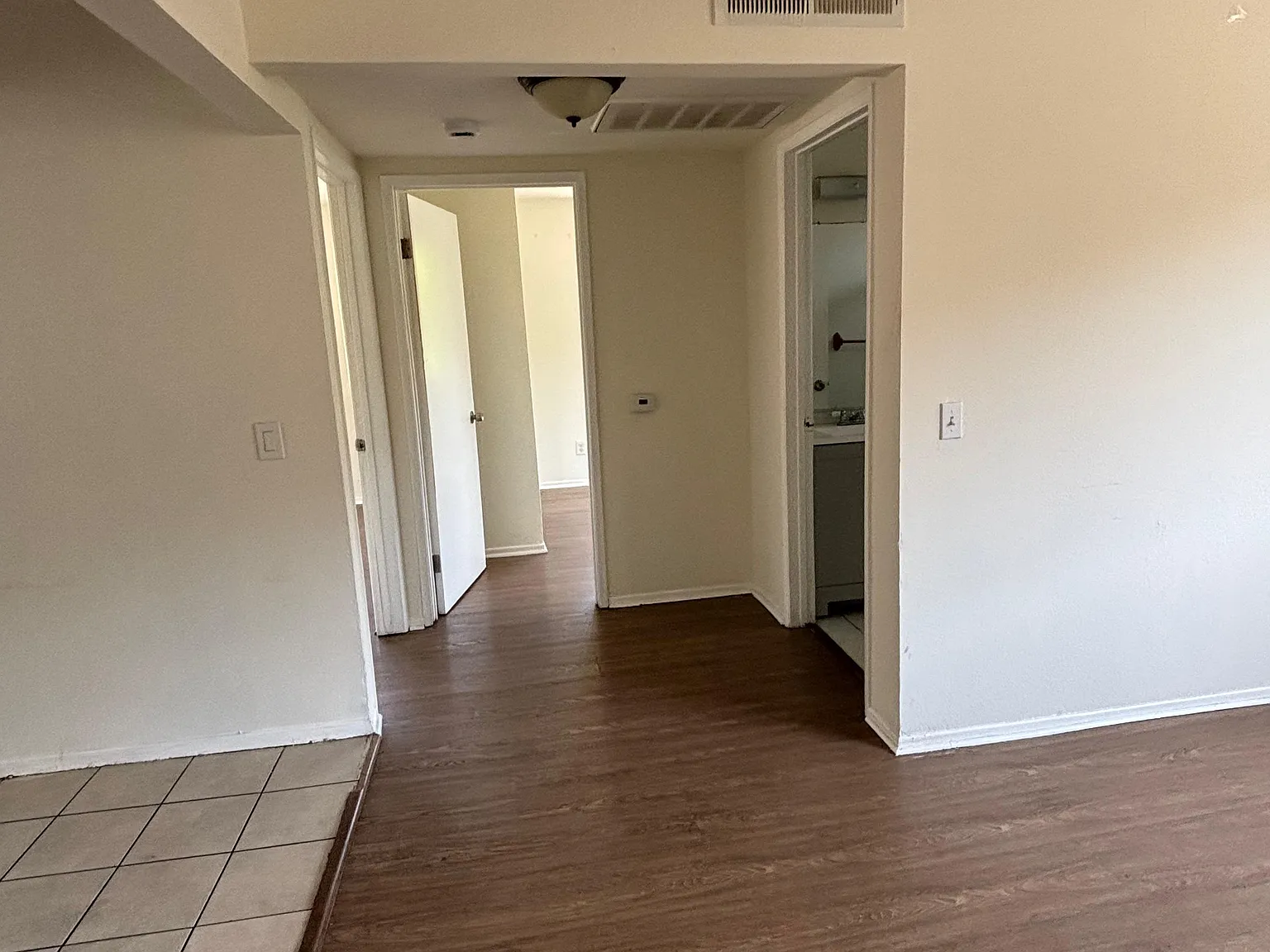 3 bed, 1100 sqft, $3,000 — Photo 2