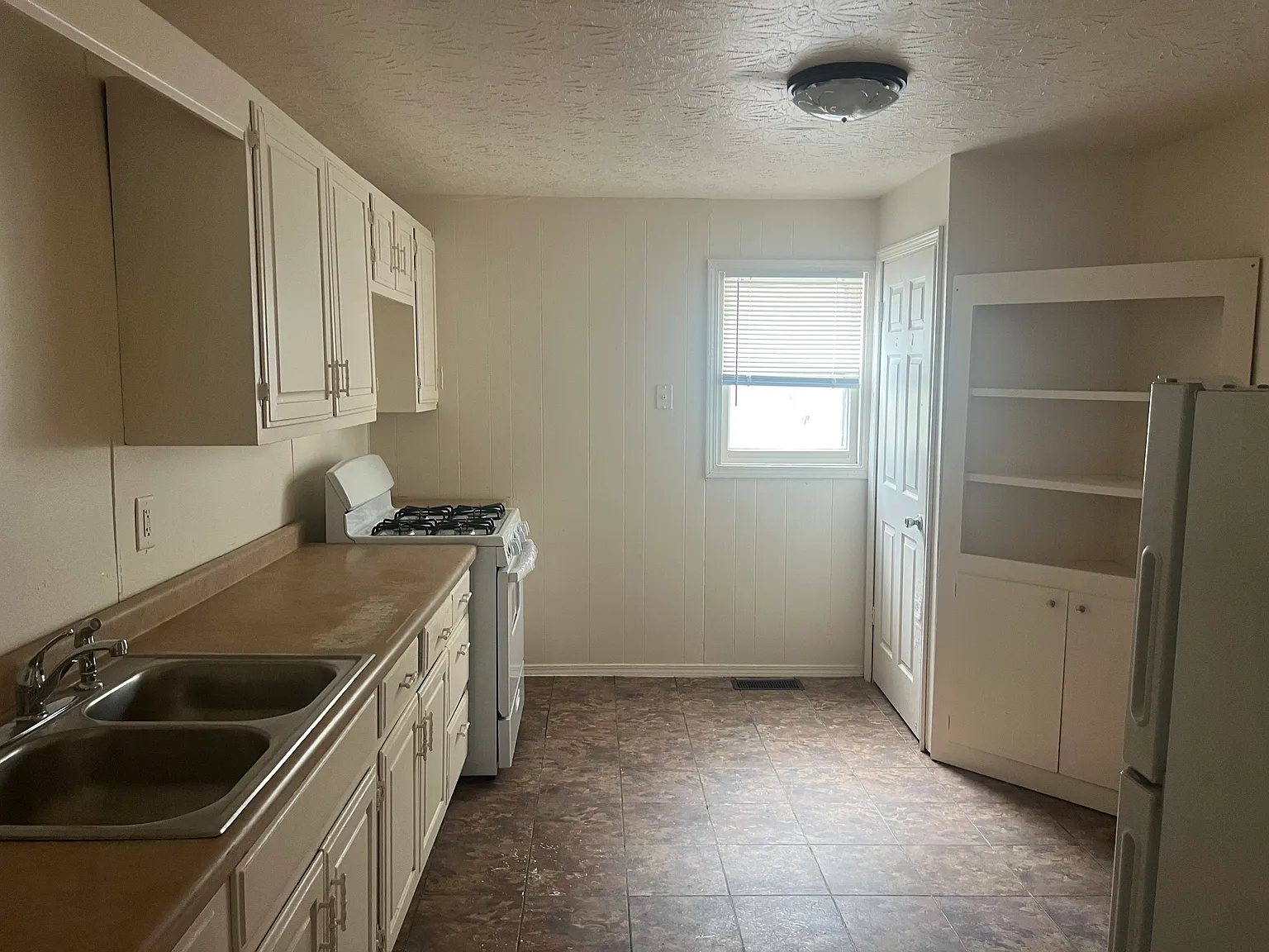 4 bed, $1,500 — Photo 3