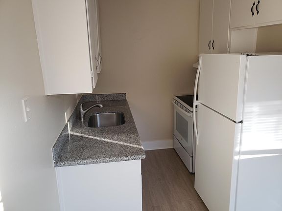4th image of 711 Menker Ave APT 3