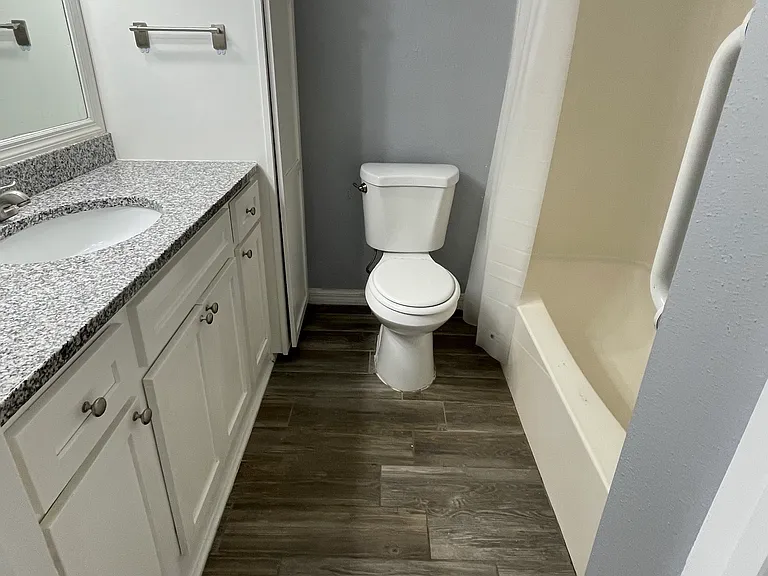 145 Oyster Bay Cir #150 — Photo 8