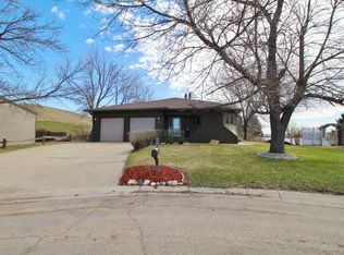 804 Bel Air Pl, Minot, ND 58703