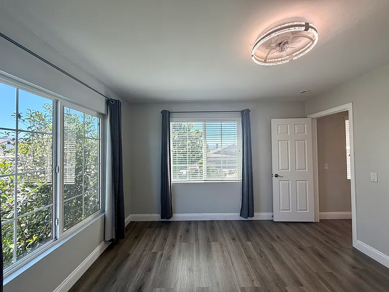 37121 Edgemont Dr — Photo 44