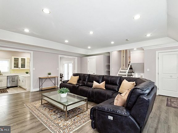 3rd image of 7561 Kingman Dr
