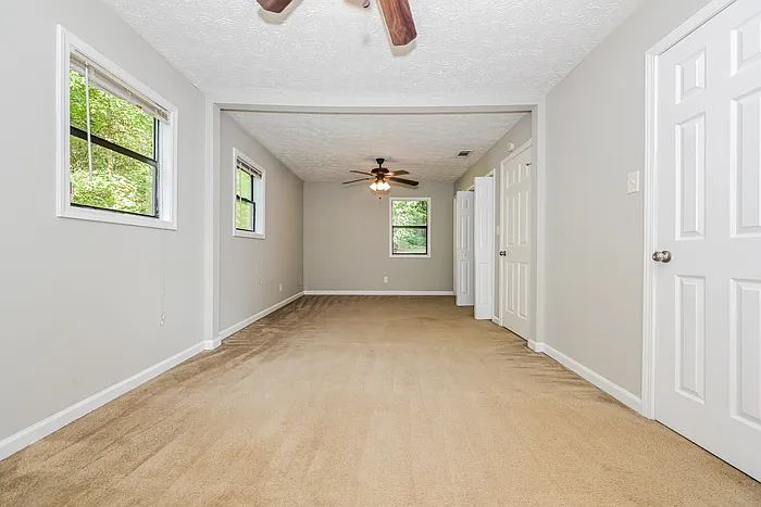999 Fairview Rd — Photo 8