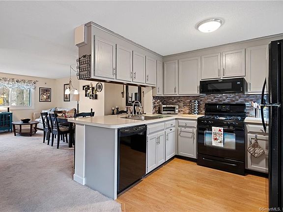 4th image of 12 Oak Forest Dr #5