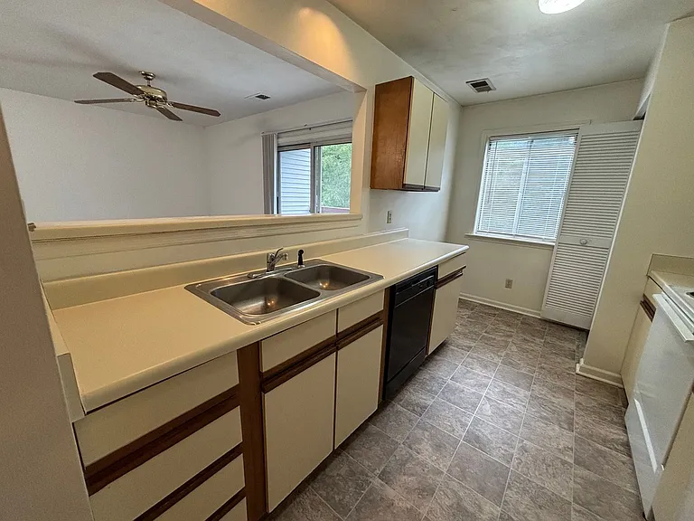401G Berryfield Ln — Photo 6