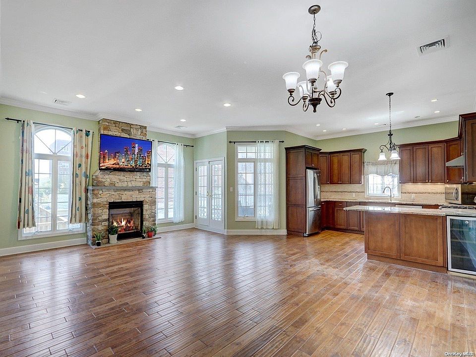 1st image of 434 E Broadway #2