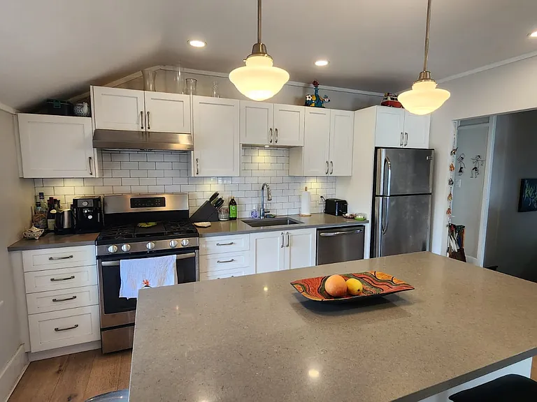 3528 Point Grey Rd — Photo 11