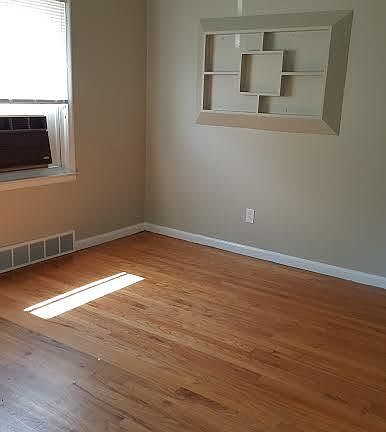3rd image of 24261 Parklawn St