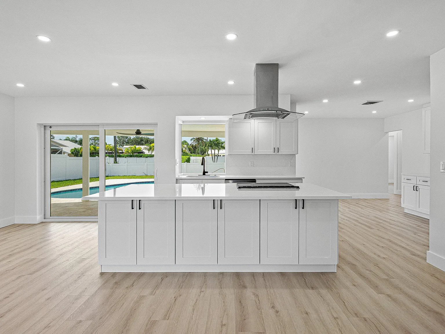 4 bed, 2.0 bath, 1516 sqft, $6,450 — Photo 1