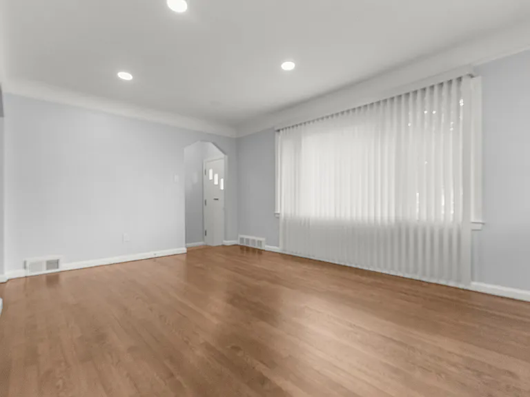 21311 Outer Dr — Photo 14