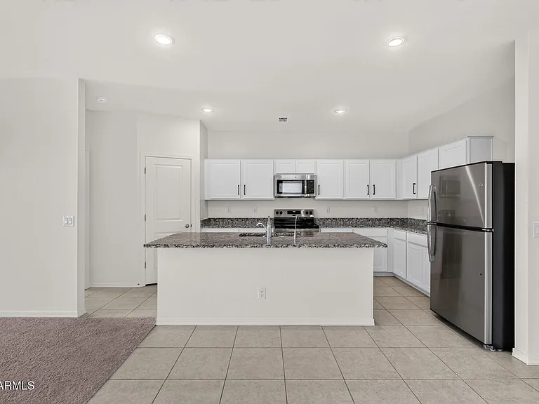 2097 E Grazing Meadow Ln — Photo 3