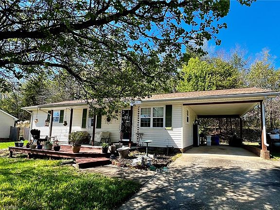 3rd image of 1425 Durham Meadows Dr