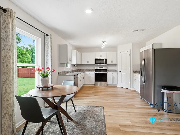 1018 Louise Dr — Photo 16