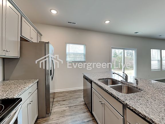 3rd image of 737 Point Andrews Dr SW