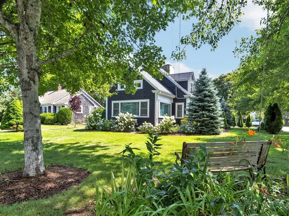 44 Maple Avenue, Hyannis, MA 02601