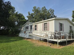 802 E O'Henry St, Mc Leansboro, IL 62859