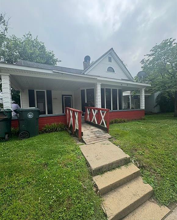 1st image of 1220 W 1st St
