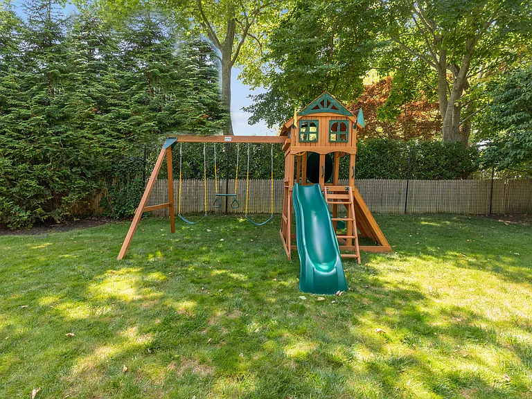 141 Harvest Ln — Photo 48