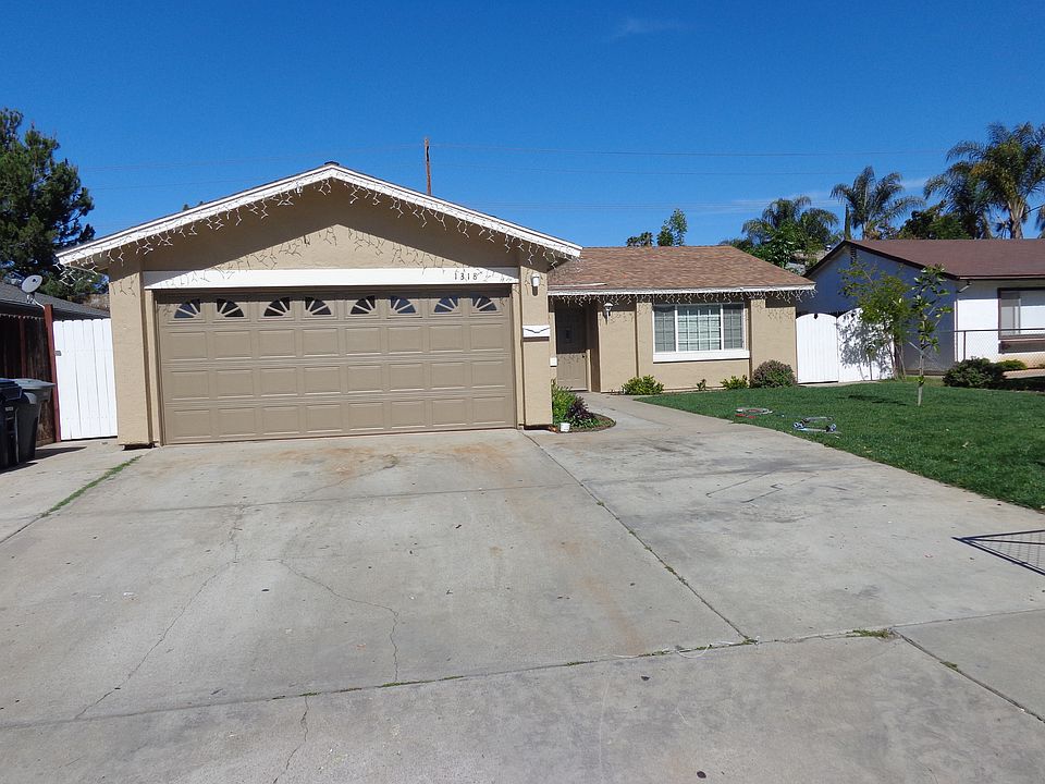 2nd image of 1318 Magnolia Ave