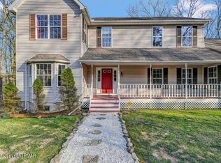 199 Glenoak Dr, East Stroudsburg, PA 18301